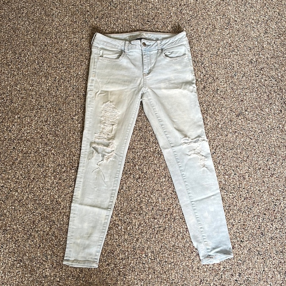 American Eagle Women’s Distressed Light Wash Jeans Size 8
